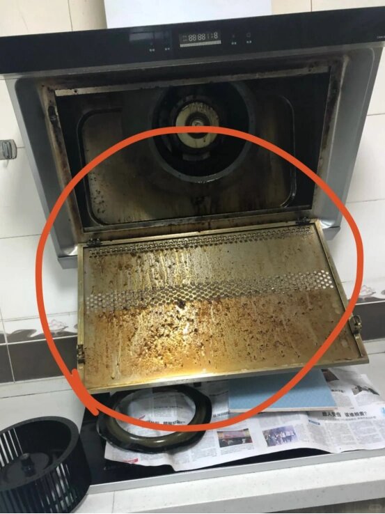 媳婦下單了我們的油煙機清洗服務，上門時婆婆卻攔著不讓拆